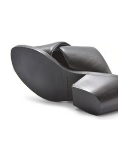 APOM パテッドストラップチャンキーヒールミュール60