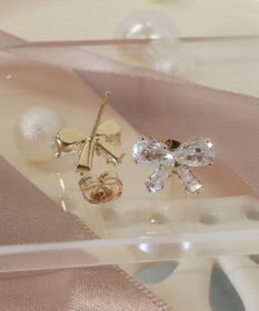 Tiaclasse 【金属アレルギー対応・選べる2タイプ】クリスタルリボンピアス