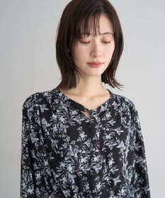 YECCA VECCA ボタニカル柄ボウタイプリーツワンピース