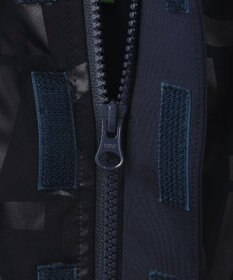 PW CIRCULUS 【MEN】【撥水/防風/ストレッチ】ロゴプリント ジップアップ フーデッド ブルゾン