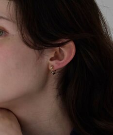 Phoebe 【金属アレルギー対応】【痛くないシリーズ】モーションメタルクリスタルループフィットイヤリング　ゴールド