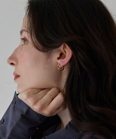 Phoebe 【金属アレルギー対応】【痛くないシリーズ】モーションメタルクリスタルループフィットイヤリング　ゴールド