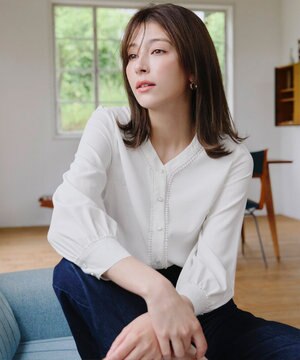  【洗える】Vネックレースブラウス