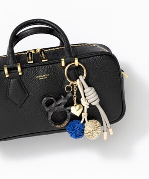  VIOLAd'ORO ロゴアクリル タッセル付き バッグチャーム