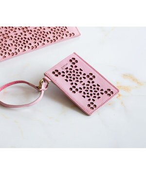  【新色】フラッターカットワーク パスケース