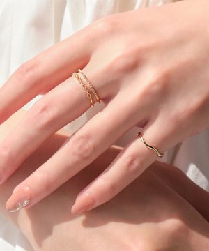  フェミニンプレイスドビジューセットリング　ゴールド