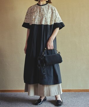  筆記帳刺繍ヨーク切り替えワンピース〈国産・muucオリジナル総柄刺繍〉〈オーガニック綿〉〈前開き・羽織にも〉〈3シーズン春夏秋〉