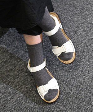 【本革/超軽量/甲幅調整】マジックテープ付きサンダル