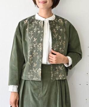  〈遠州織物の工場で織られたコットンコーデュロイ生地〉花刺繍ノーカラージャケット（セットアップ可能）