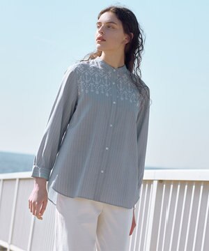  【一枚で着映え】ストライプ×エンブロイダリー バンドカラー ブラウス