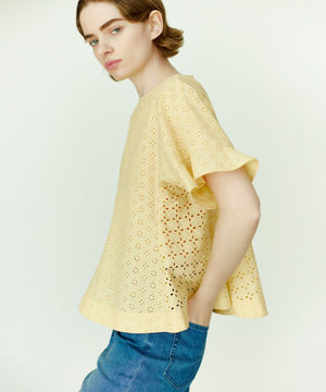 【WEB限定カラーあり】エンブロイダリーレース ペプラムブラウス