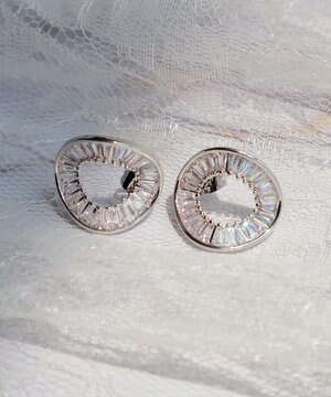  【金属アレルギー対応】ウェーブサークルピアス