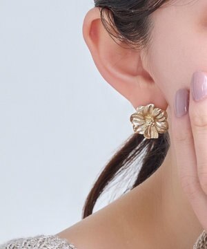  フレグラントフラワーメタルピアス