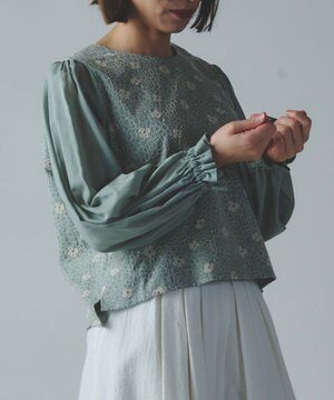  【手刺繍のような刺繍が美しい】ハイドランジア ブラウス