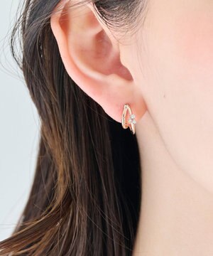  〈痛くないシリーズ/アレルギー対応〉シャイニーダブルフープライトフィットイヤリング　シャンパン