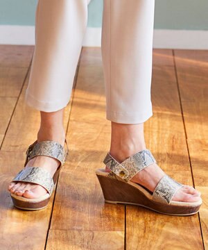 ウルトラインソールレザー調 サンダル