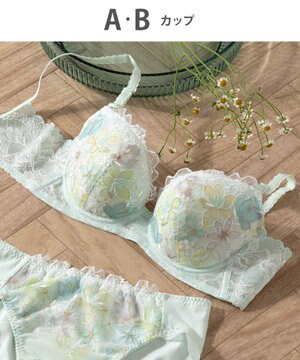  【後ろ姿きれいブラ】　背中の段差をスムージング　バストの脇流れをブロック　ウイング／ワコール　KB2717