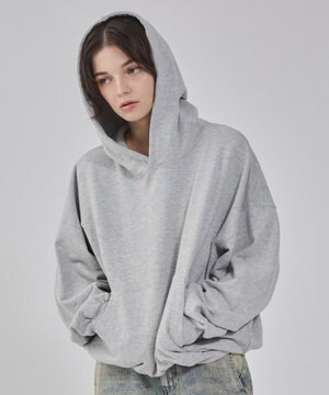  【ユニセックス着用ITEM】バルーンクロップドプルパーカー