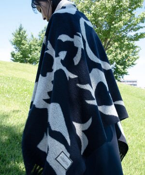  【UNISEX】bonfula 牛と花モチーフ柄 ストール