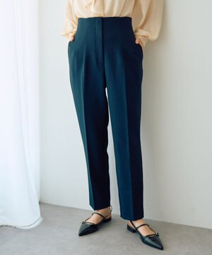  スタイルアップテーパードパンツ