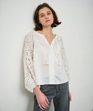  ヤシ柄カットワークトップ