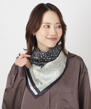  【シルク100%】MACKINTOSH PHILOSOPHY(マッキントッシュ フィロソフィー）小花柄 シルクプリントスカーフ 日本製 68cm×68cm  UV対策