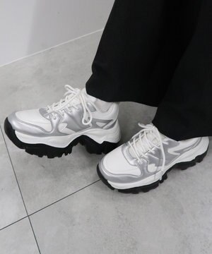  厚底ダッドスニーカー