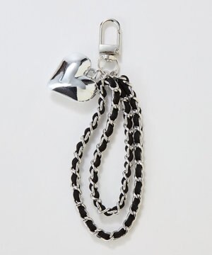  スウェードチェーンハートバッグチャーム　ブラック　シルバー