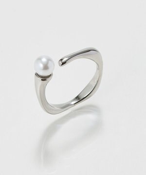  〈金属アレルギー対応〉ラスターフレームパールカフリング　シルバー/ステンレス/大ぶり/存在感◎/主役級/変形