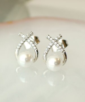  【選べる2TYPEデザイン】【金属アレルギー対応】クロスドロップピアス＆イヤリング