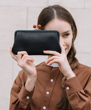 perche アクリル玉がま口長財布