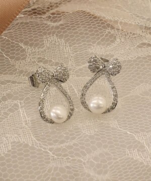 【金属アレルギー対応／選べる2タイプ】リボン＋パールピアス