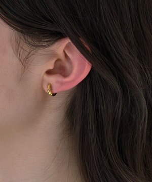  【痛くないシリーズ/金属アレルギー対応】ミニマルストレートフープライトフィットイヤリング　ゴールド