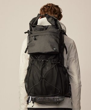 【軽量/ECO撥水/サスティナブル素材/サコッシュが取り外せる】リサイクルリップストップ バックパック 33L