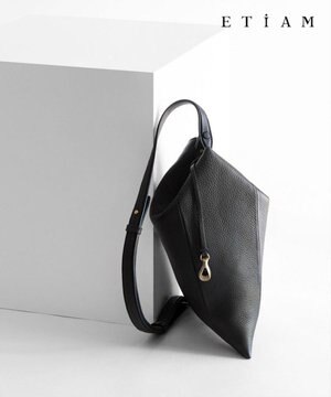  【ETIAM】シュリンク トライアングルポーチ《Prism》