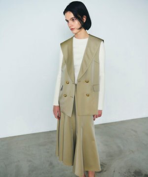  セーラーカラーサテンベスト