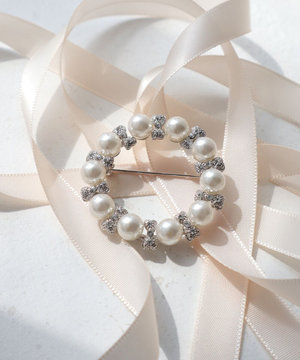 サークルブローチ