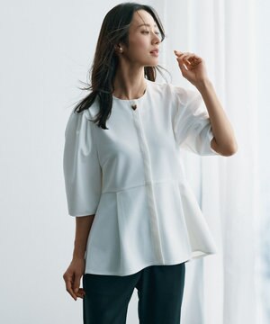 【VERY×UNFILOコラボ】BEAUTY MOVE ペプラムブラウス