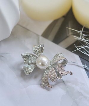  ウェーブリボン ブローチ