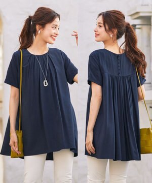  【洗える】バックギャザーフレアチュニックブラウス