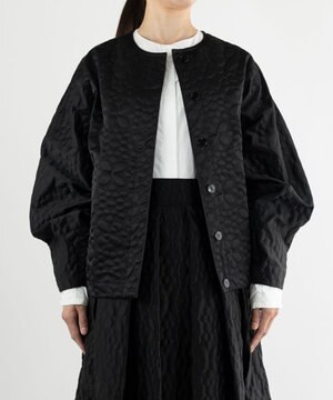  〈土の美しさを凹凸で描いたオリジナル生地〉テレイン ブルゾン〈日本製〉〈軽いナイロン素材〉〈軽量アウター〉〈オールシーズン〉〈上品〉〈体型カバー〉