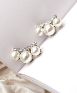 【金属アレルギー対応】3粒パールピアス