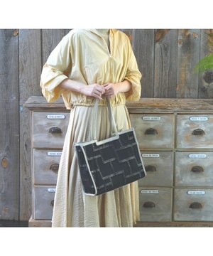 【軽量 / 自立する / A4サイズ対応】トート / REGALO