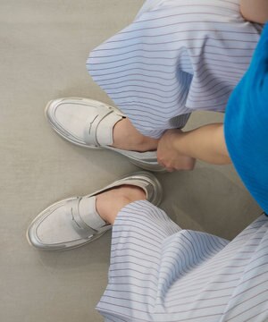  ローファースニーカー