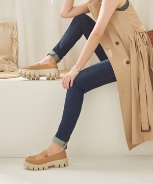  【BUSSOLA】厚底デザインソールローファー