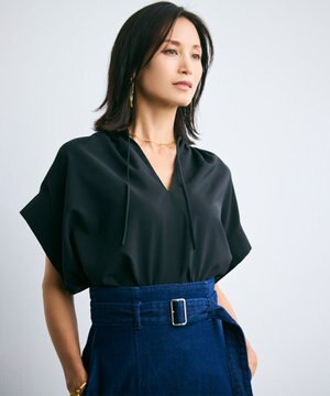  【洗える/接触冷感/速乾/UVケア対応】BATEAU / Vネックバックギャザーハーフスリーブブラウス