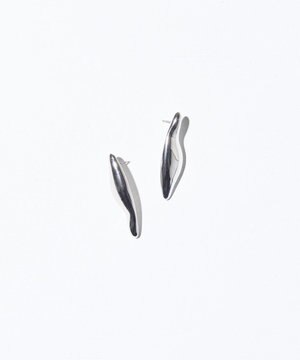  ウェーブメタルピアス