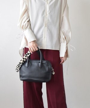  【RIPANI】シュリンクレザースモールハンドバッグ