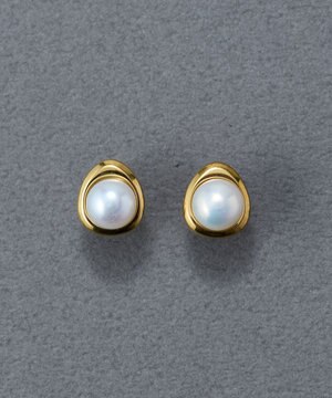  〈金属アレルギー対応〉ニュアンスメタルドロップパールピアス/ゴールド　淡水パール/天然パール