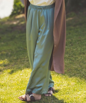 【洗える】リラックス サテン パンツ